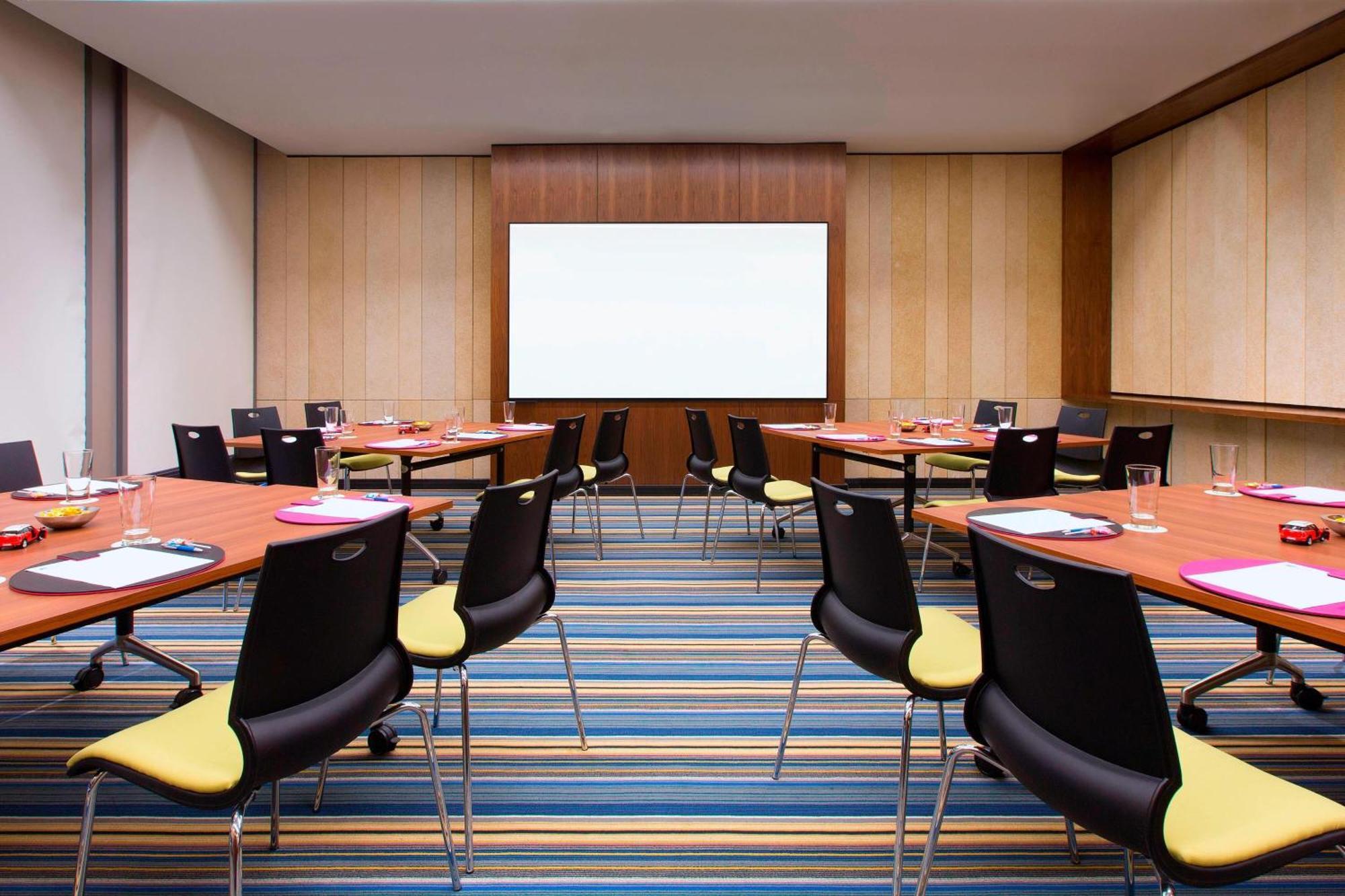 Готель Aloft Kuala Lumpur Sentral Екстер'єр фото