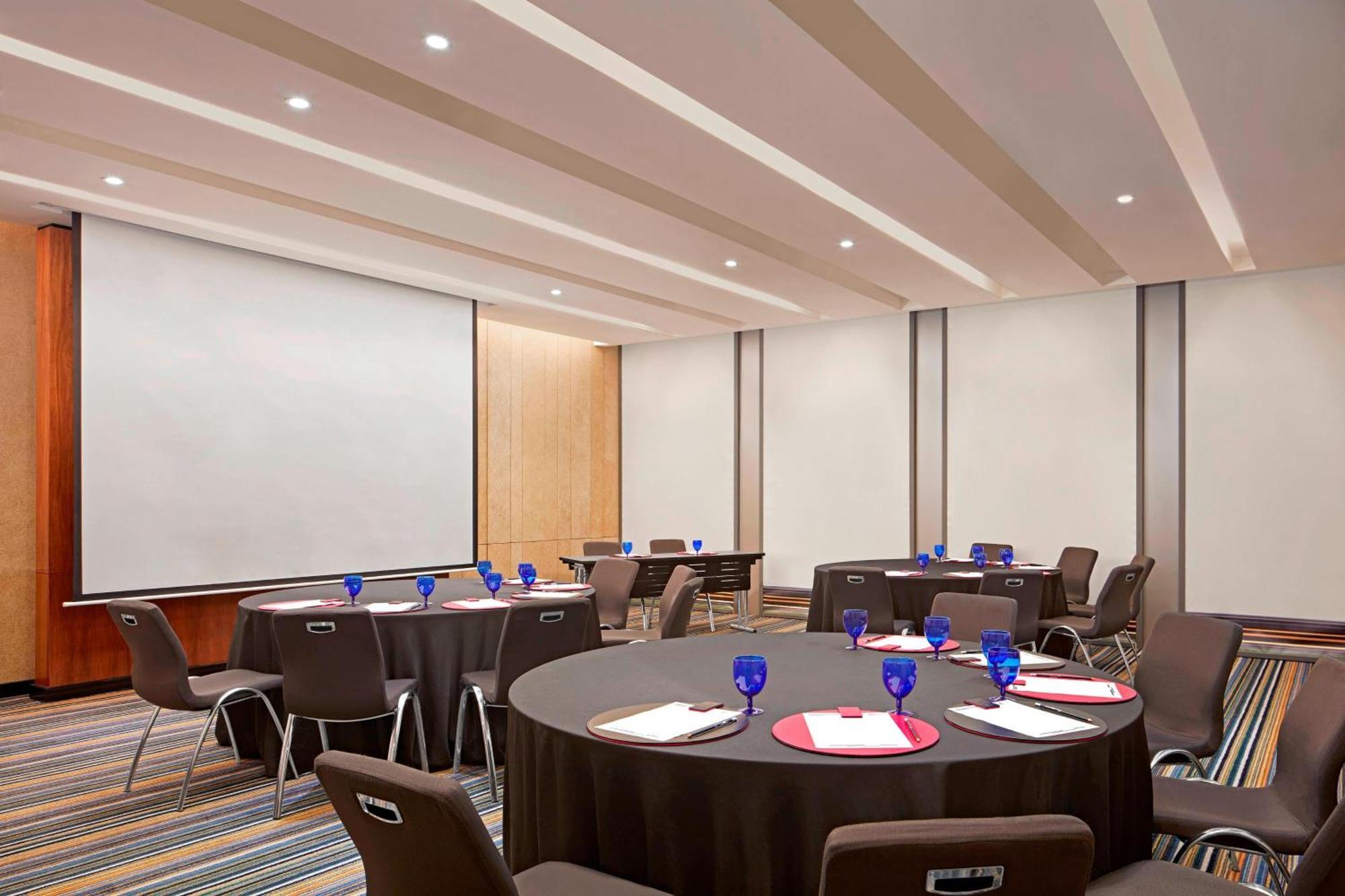 Готель Aloft Kuala Lumpur Sentral Екстер'єр фото