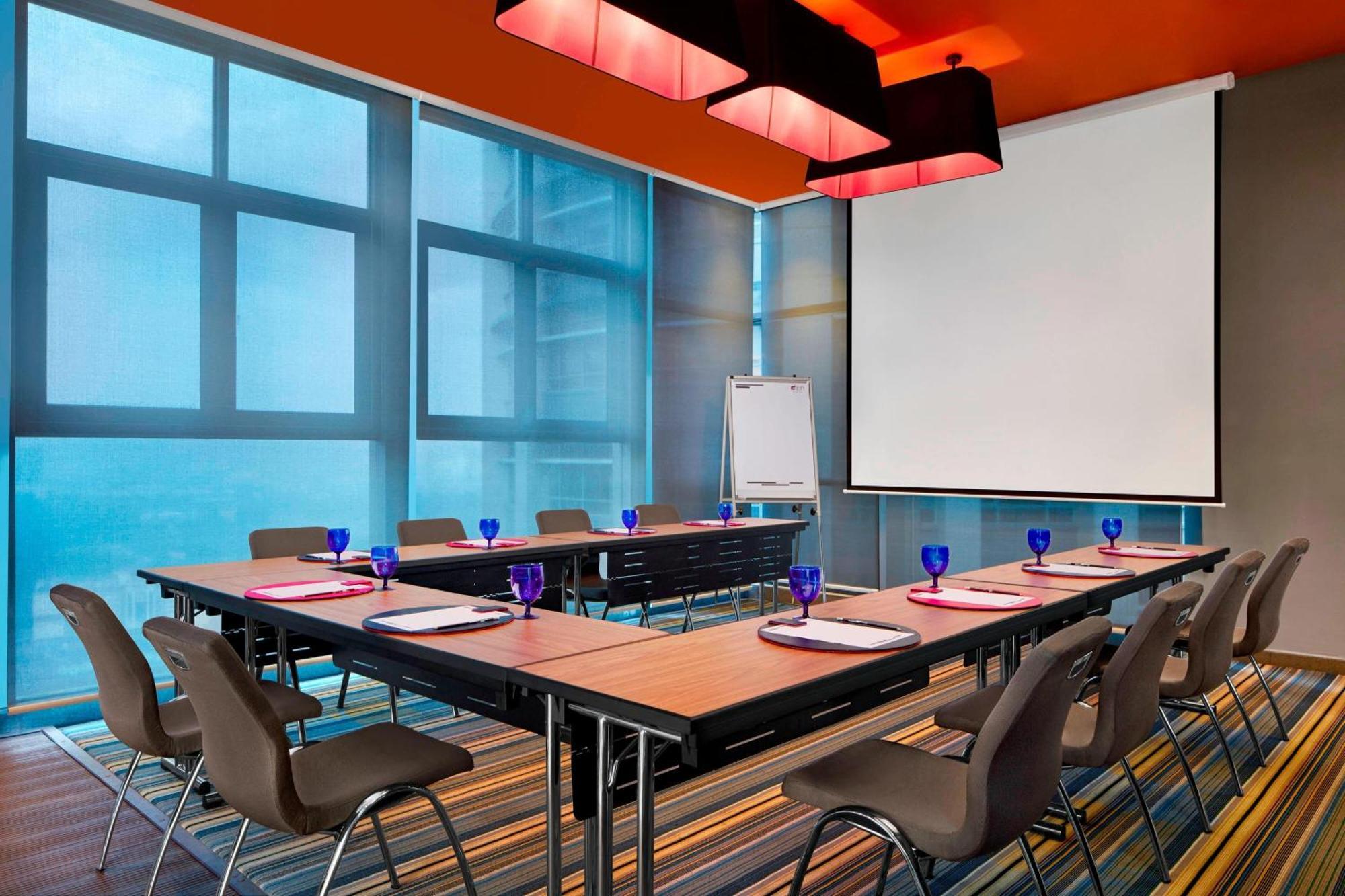 Готель Aloft Kuala Lumpur Sentral Екстер'єр фото