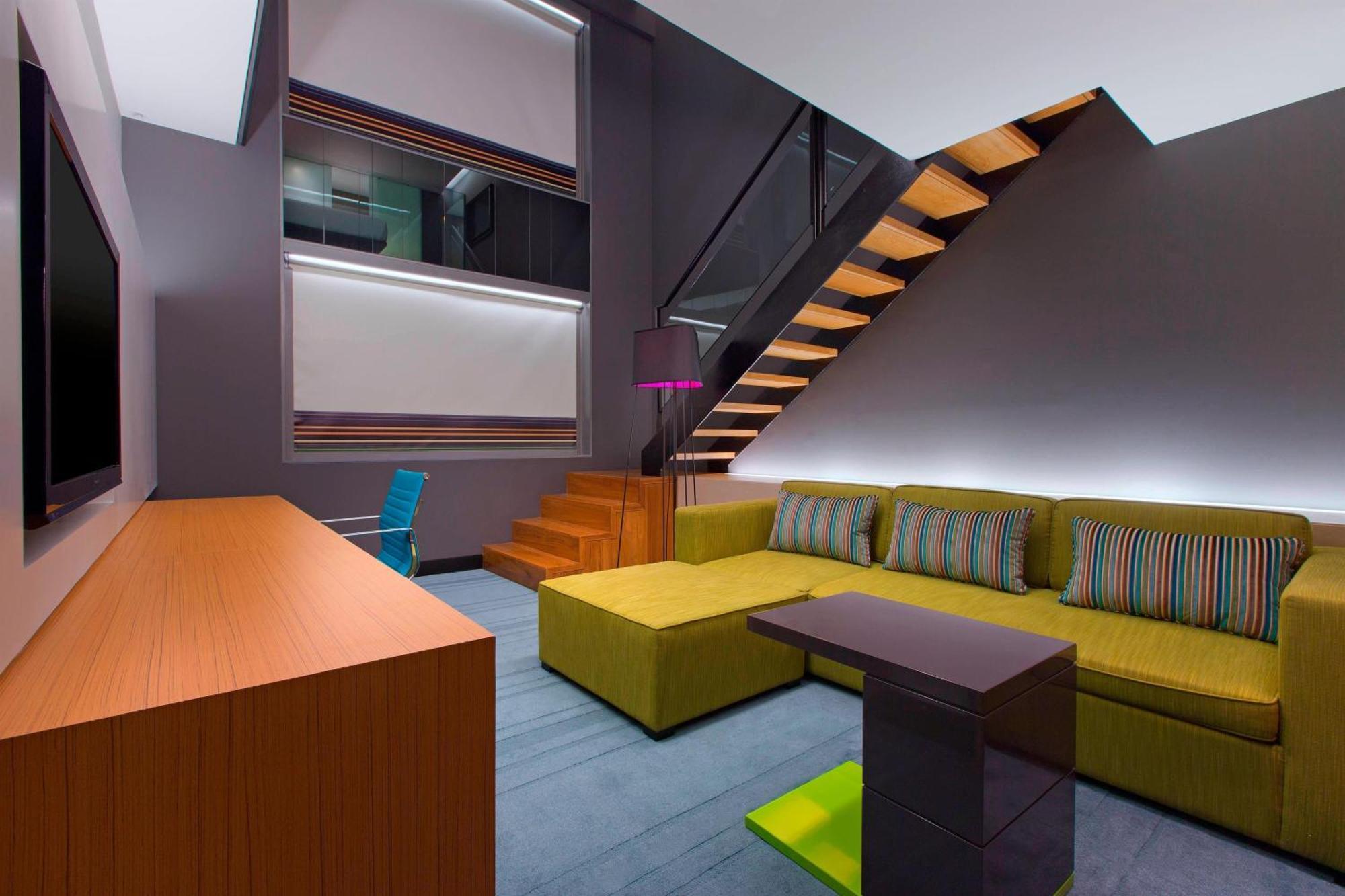 Готель Aloft Kuala Lumpur Sentral Екстер'єр фото